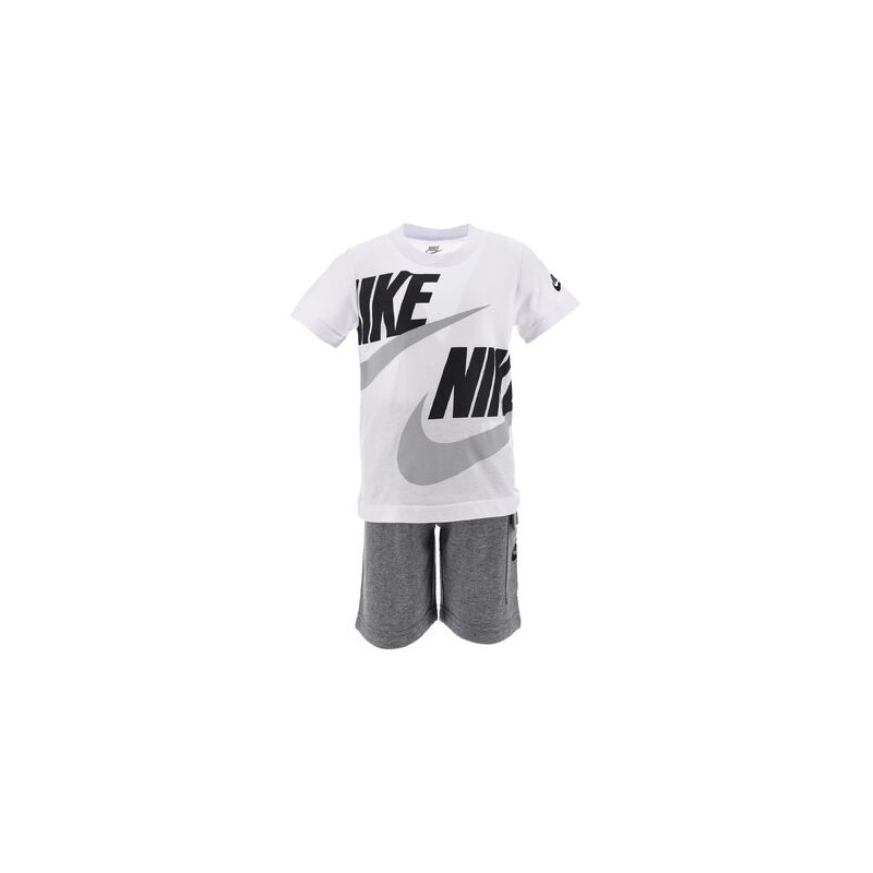 Ensemble Nike t-shirt & short Nike
